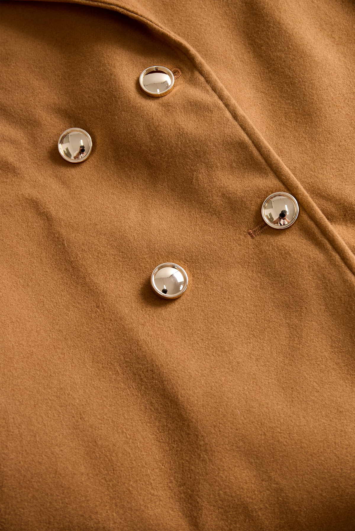 Trench coat for women with notch lapel collar and tie waist belt