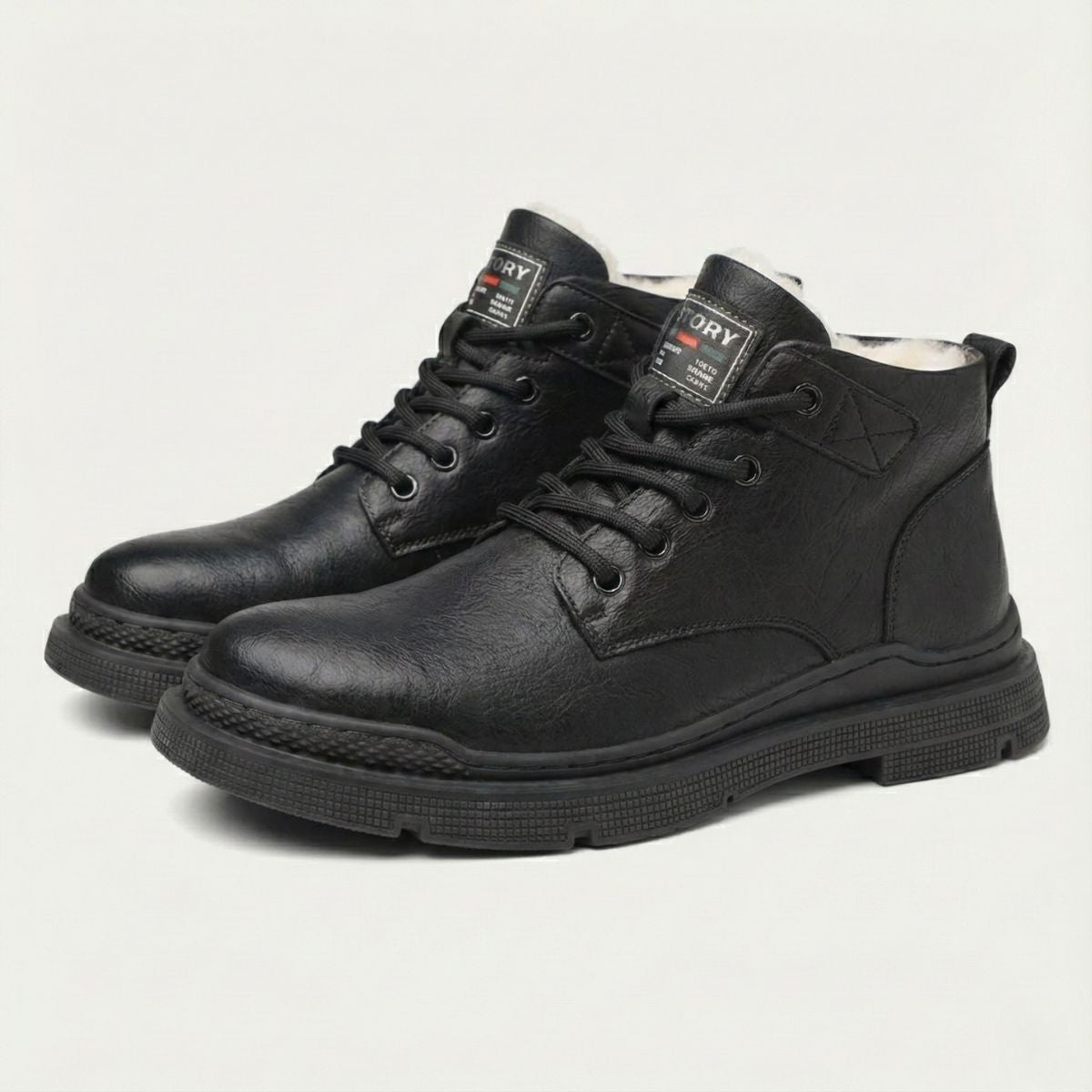 Men's boots with round toe, lace up front and contrast stitching