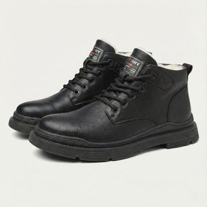 Men's boots with round toe, lace up front and contrast stitching