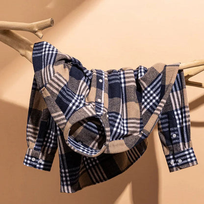 Flannel shirt for men with button down collar, chest pocket and tailored fit