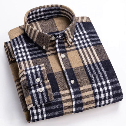 Flannel shirt for men with button down collar, chest pocket and tailored fit