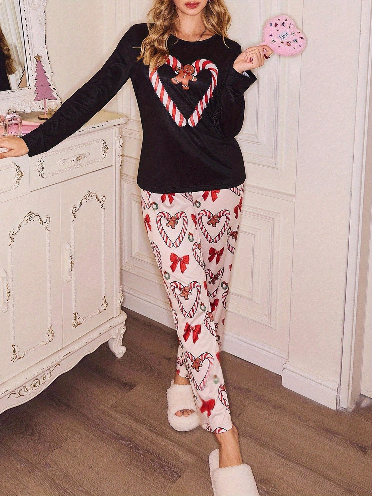 Christmas pajamas for women, two piece set with long sleeve top and pants