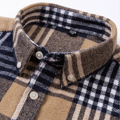 Flannel shirt for men with button down collar, chest pocket and tailored fit