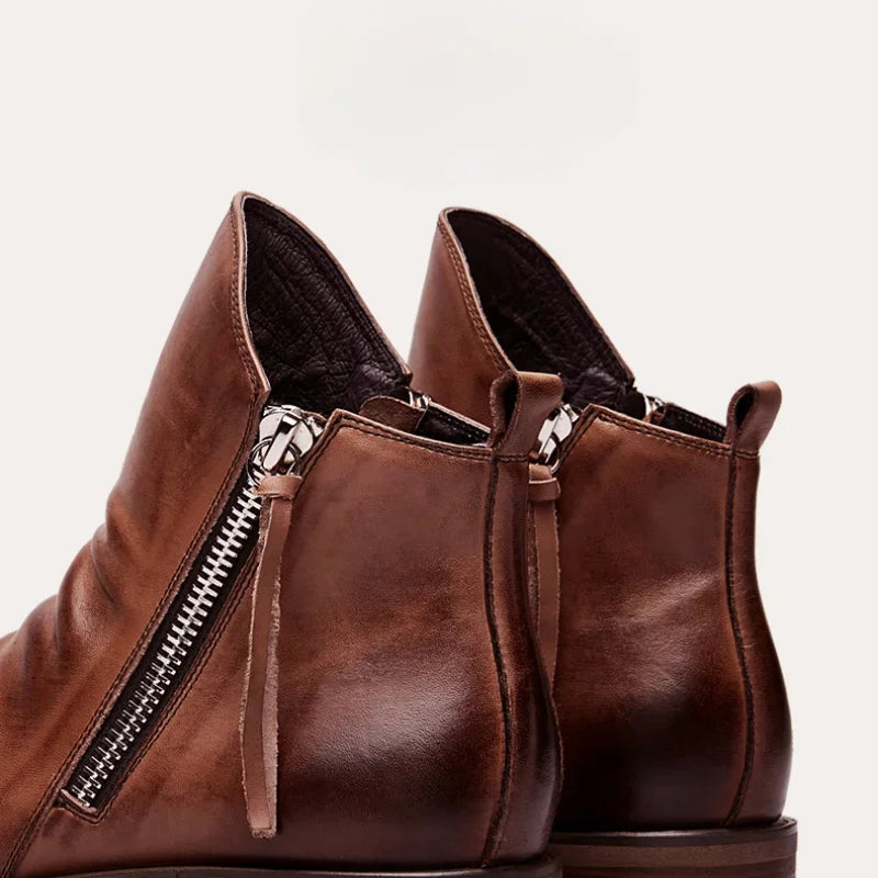Men's boots with side zip, round toe and block heel