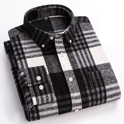 Flannel shirt for men with button down collar, chest pocket and tailored fit