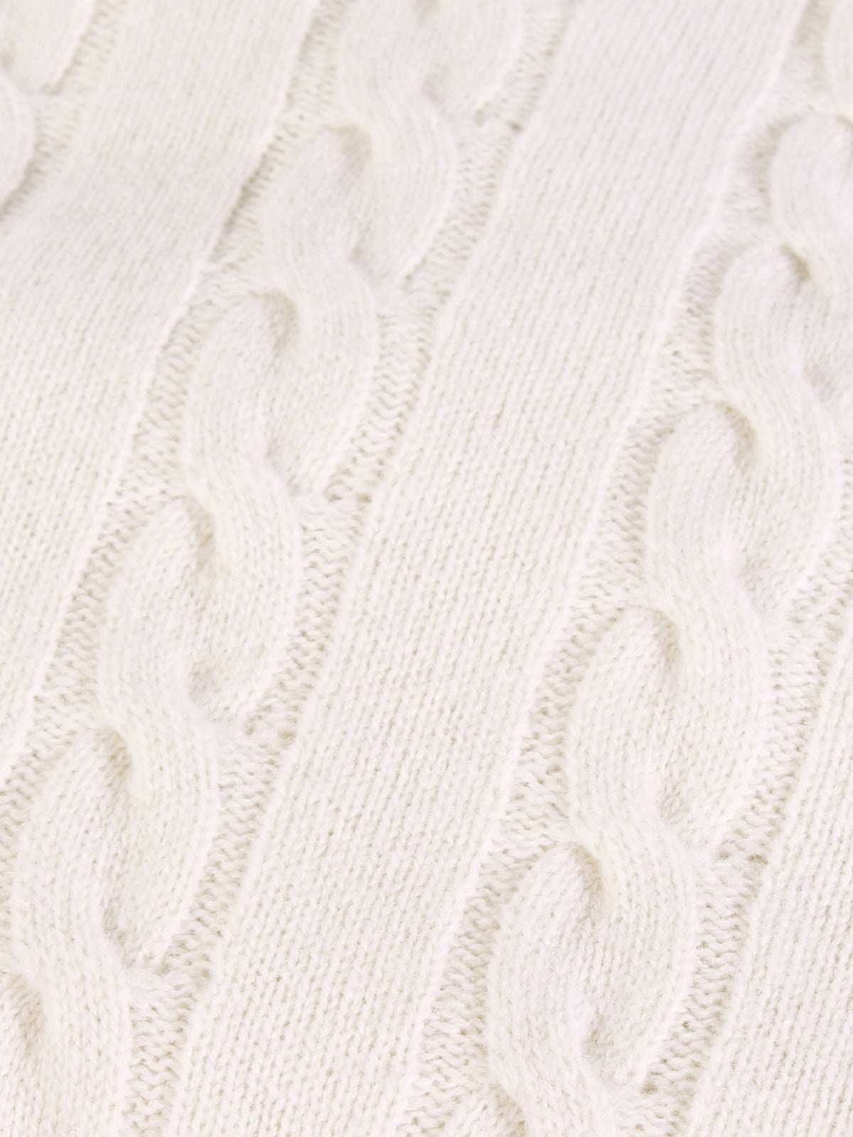 Cable knit turtleneck sweater for men with ribbed collar and cuffs