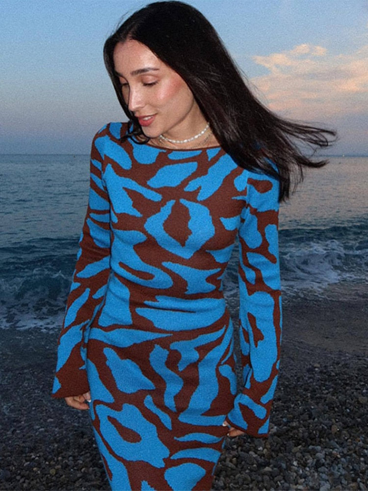 Maxi sweater dress for women with long sleeves and flared cuffs