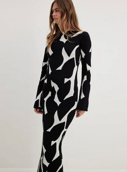 Maxi sweater dress for women with long sleeves and flared cuffs
