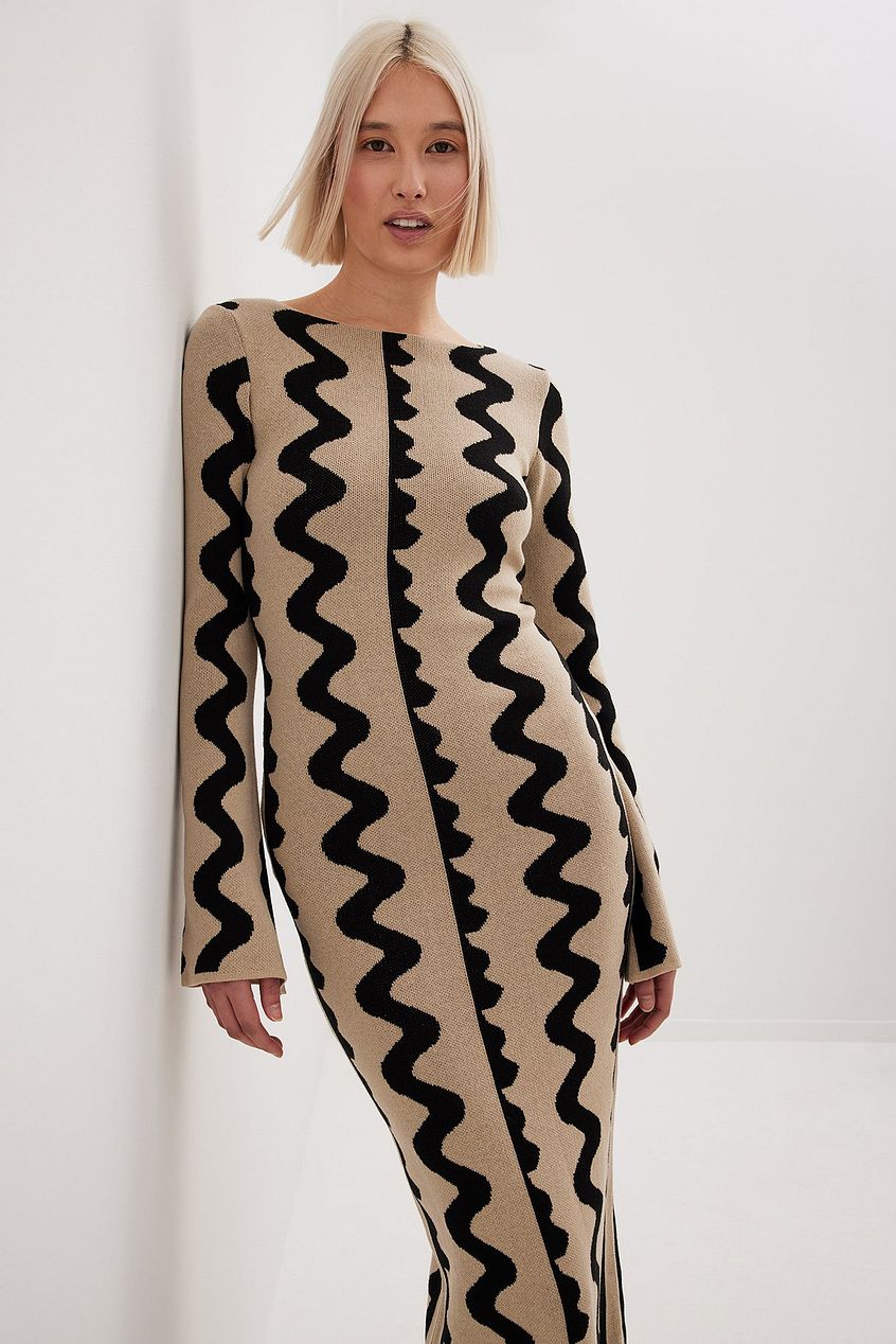 Maxi sweater dress for women with long sleeves and flared cuffs