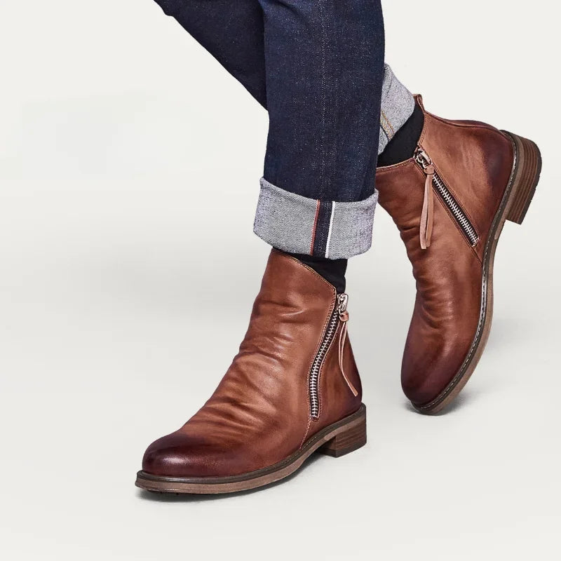 Men's boots with side zip, round toe and block heel