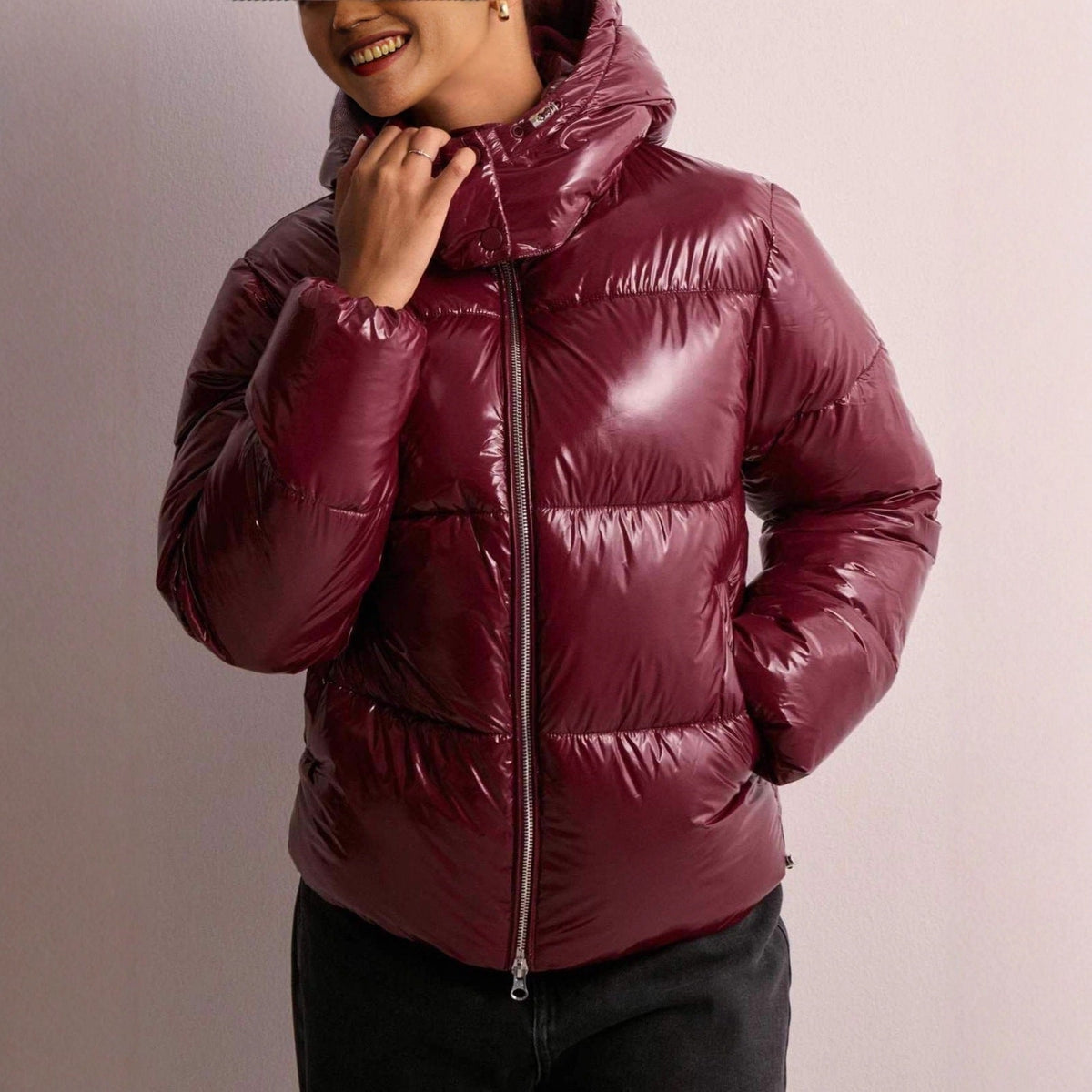 Womens puffer jacket with adjustable hood, elasticated cuffs and zip pockets