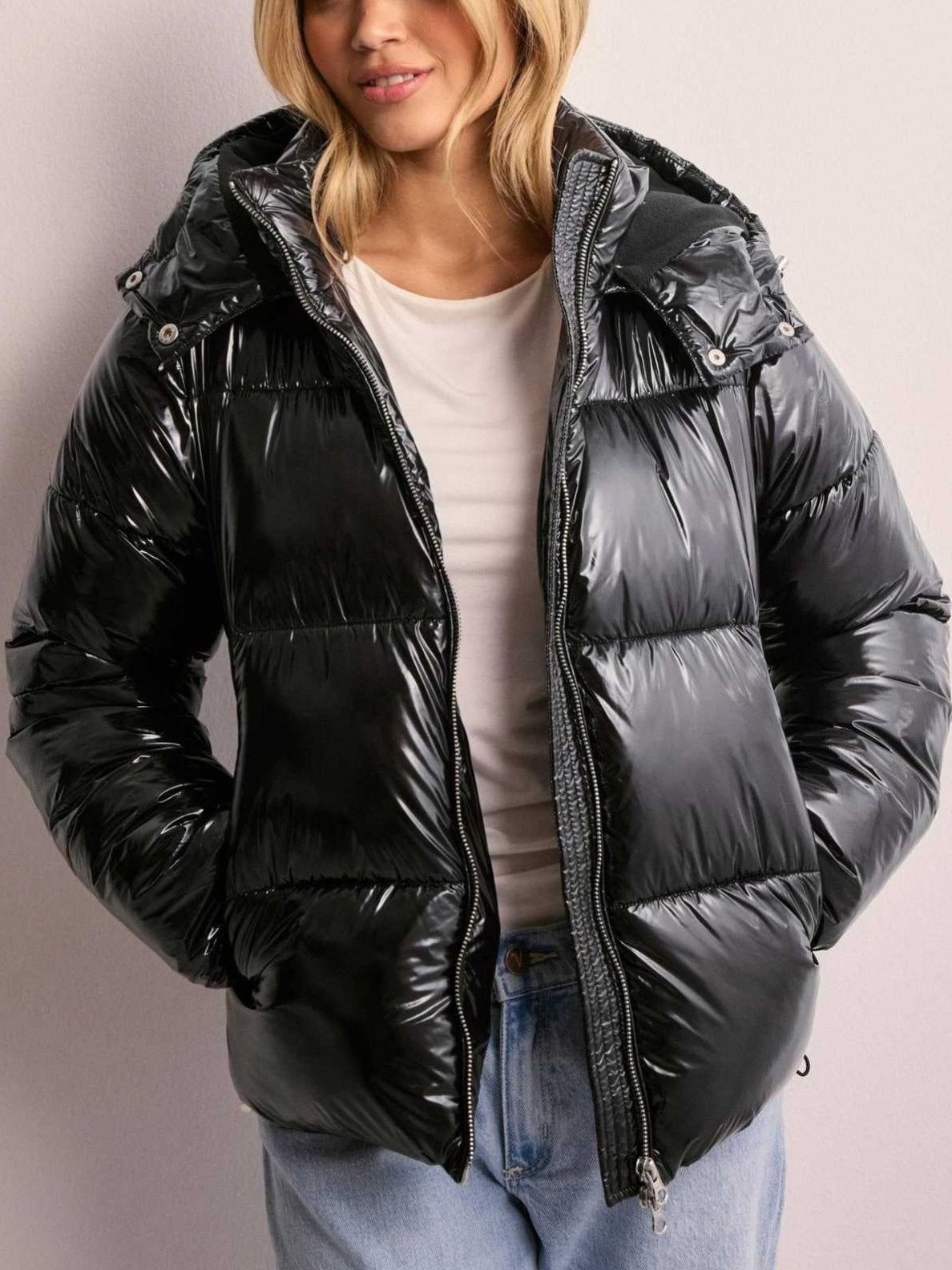Womens puffer jacket with adjustable hood, elasticated cuffs and zip pockets