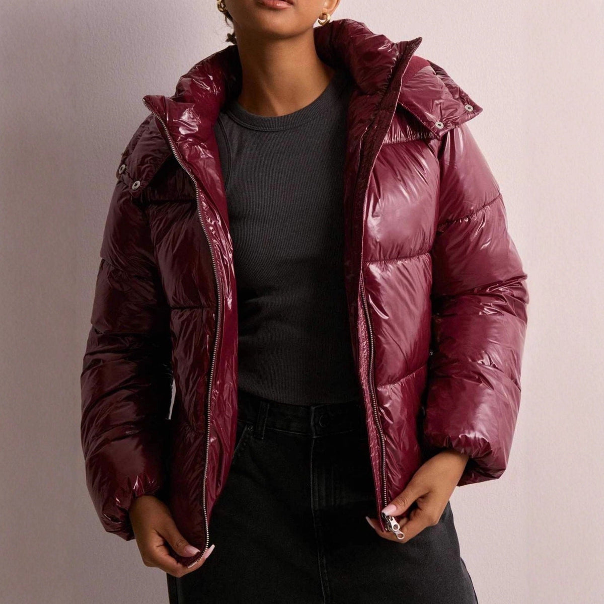 Womens puffer jacket with adjustable hood, elasticated cuffs and zip pockets