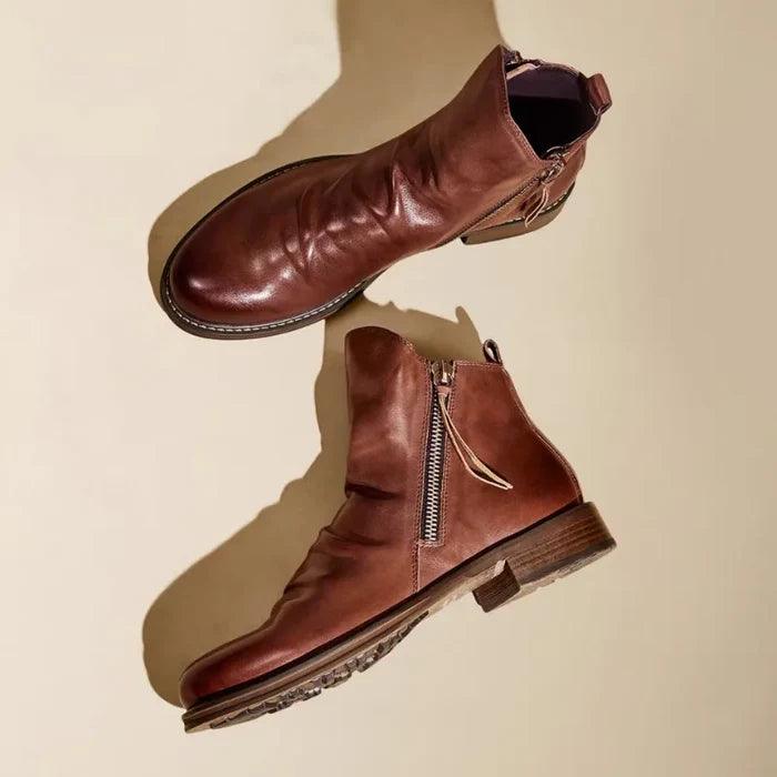 Men's boots with side zip, round toe and block heel