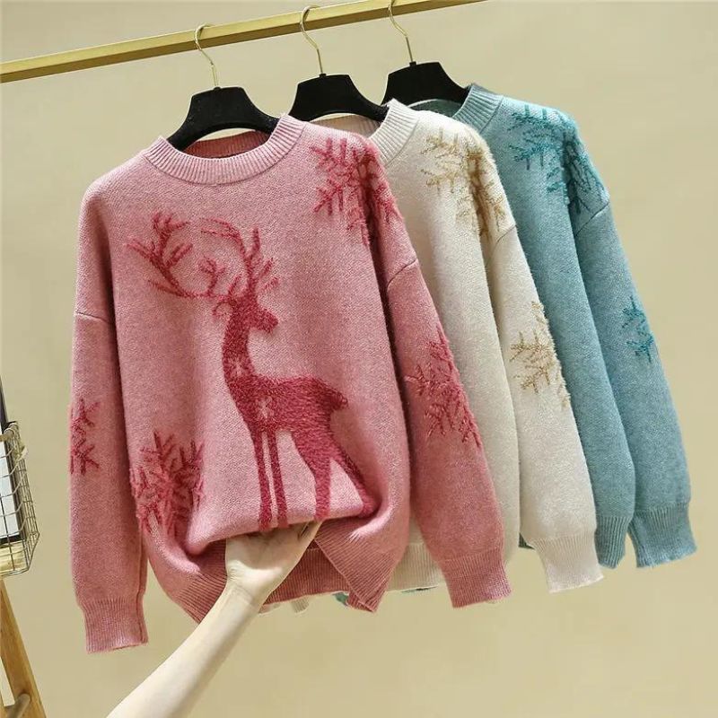 Womens christmas sweater with reindeer and snowflake design, oversized fit, ribbed cuffs