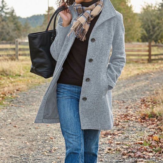 Single breasted coat for women with collar and button front