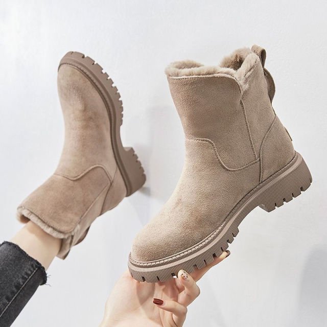 Women's winter boots with side zip and chunky platform sole