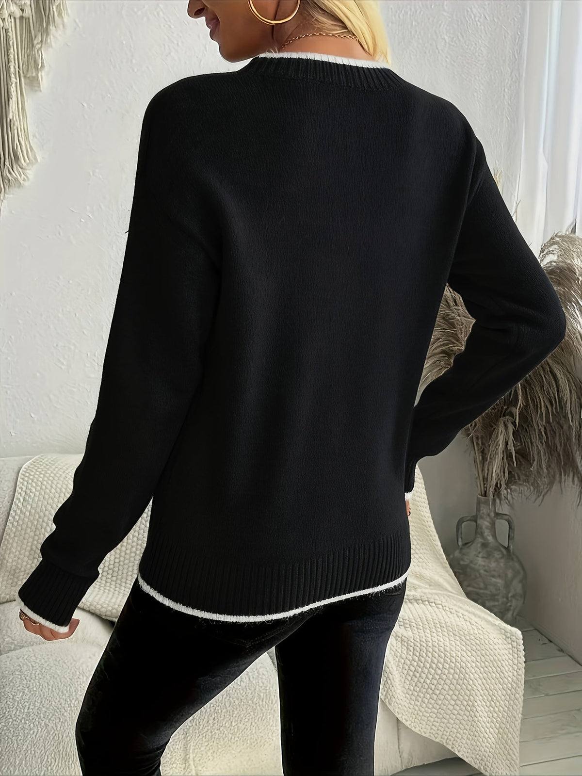 Womens Christmas sweater with snowflake pattern, ribbed cuffs and hem, drop shoulder