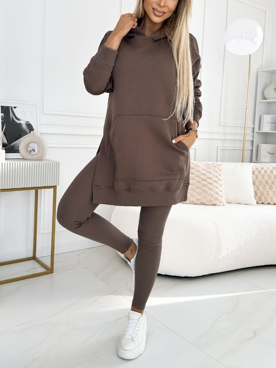 Hoodies and leggings set for women with kangaroo pocket and side slits