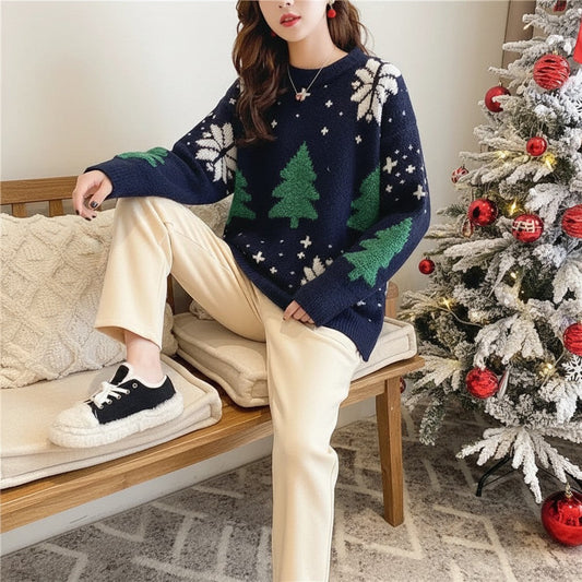 Womens christmas sweater with crew neck and snowflake pattern, oversized fit