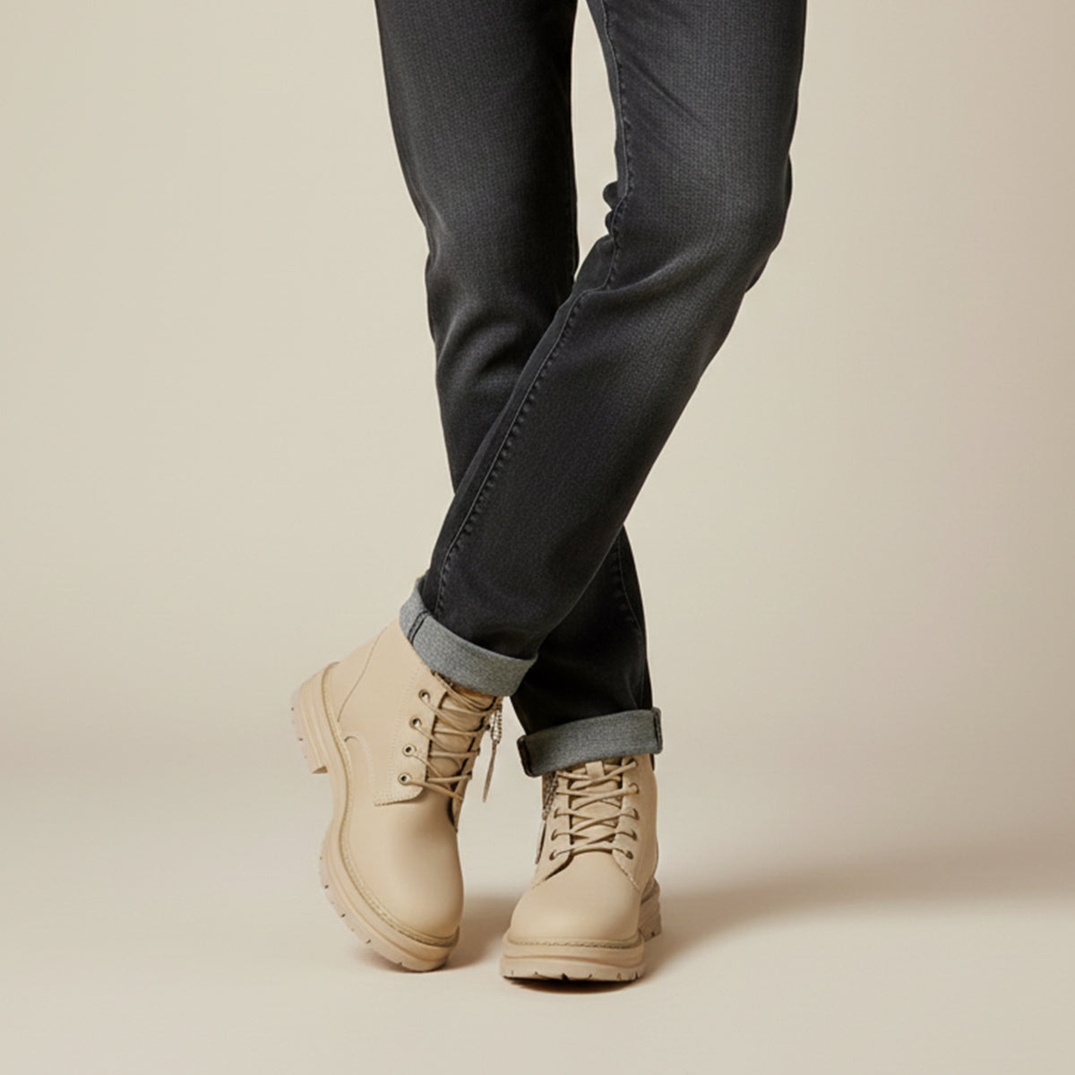 Men's boots with chunky lug sole, lace up ankle work boots